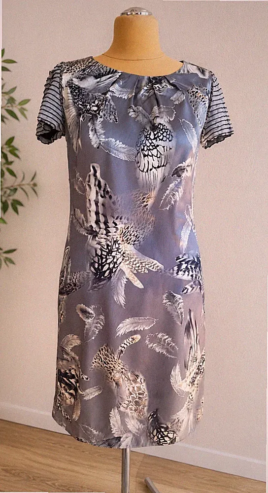🪻Marc Cain Kleid Seide N3 36 38 Grau Sommerkleid Etuikleid Federn Damen Tunika