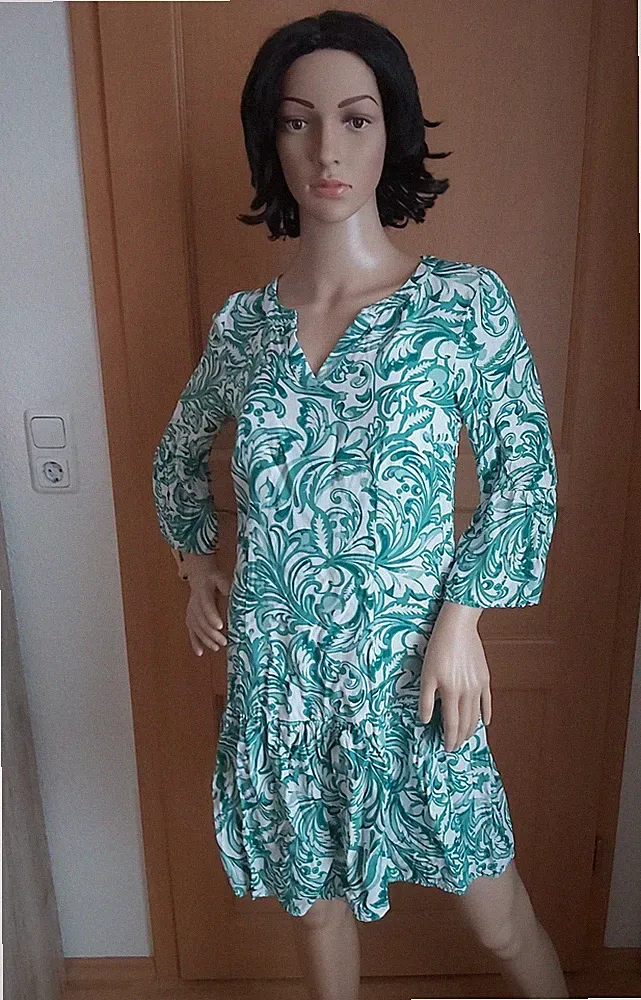 Markenlos Damen 3/4 Arm Mini Rüschenkleid in grün weiß Blätter Motiv Gr. 38 40