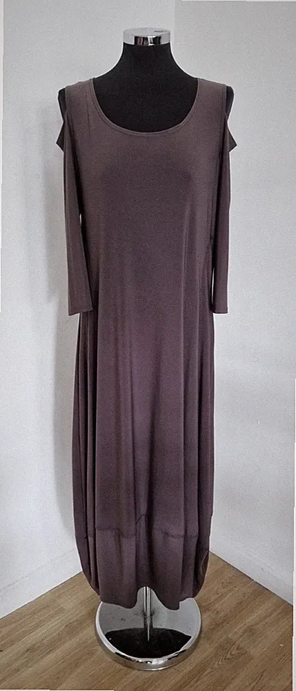 Marla Wynne Maxikleid taupe M braun Stretch Blasensaum Cold Shoulder neu mit Etikett