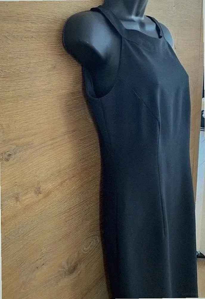 Maßgeschneidertes elegantes Etuikleid schwarz mit Schlitz Gr. 36/38