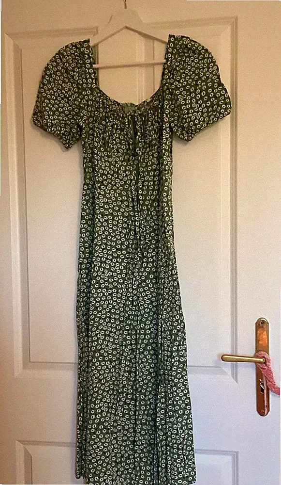 Maxikleid S grün Blumenmuster Puffärmel, eckiger Ausschnitt, Reißverschluss