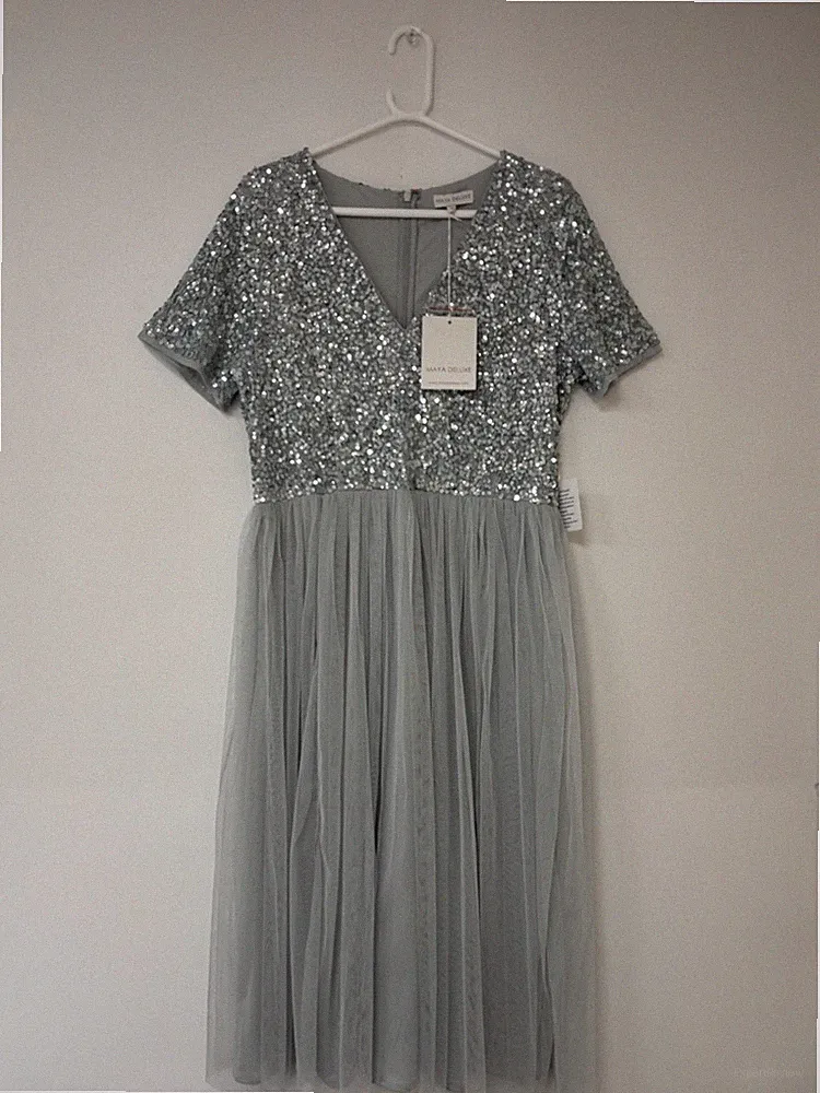 Maya Deluxe Maya salbeigrünes Damen-Midikleid mit V-Ausschnitt und Verzierung Größe 16