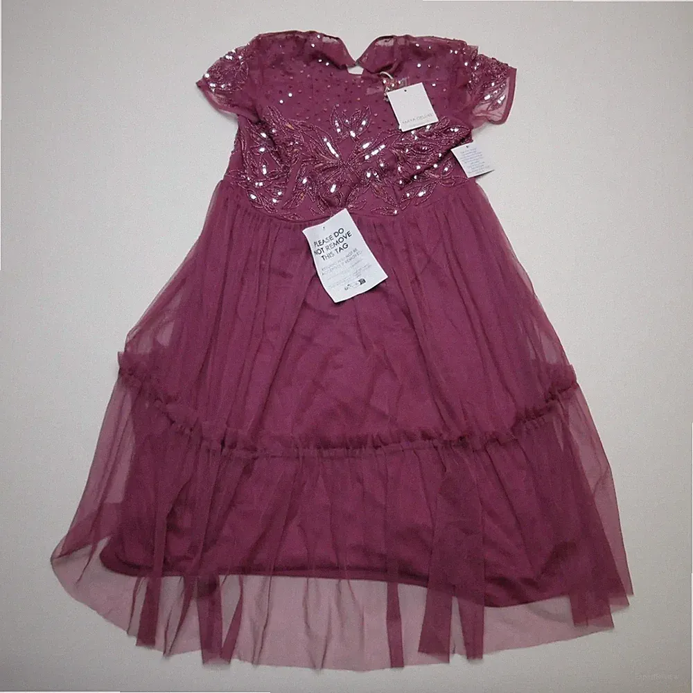 Maya Deluxe Midikleid mit Blattverzierung Kurzarm Größe 20 Lila