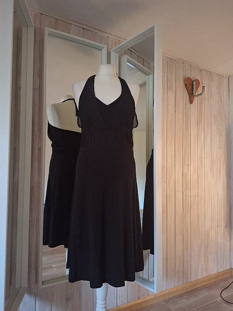 Mexx M 36 38 Kleid schwarz Neckholder Stretch Viskose 100cm Länge Qualität