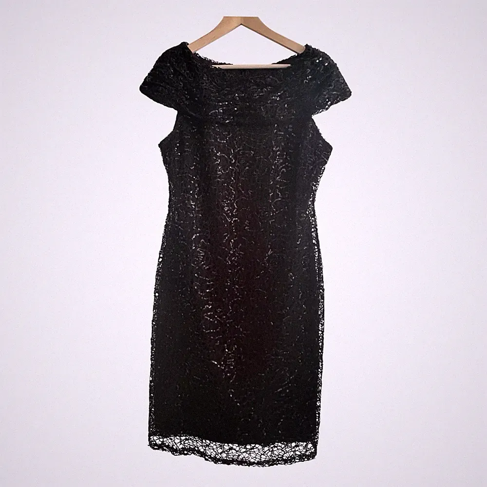 MISS ANNE Elegantes Spitzenkleid Schwarz Pailletten Etuikleid Gr. 16 / L-XL