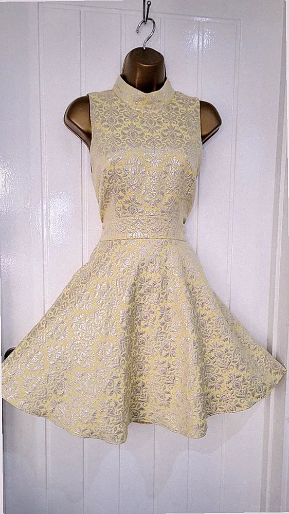 Miss Selfridge Gr. 14 gelb lemon metallic Hochzeitsgast Rennen Skaterkleid