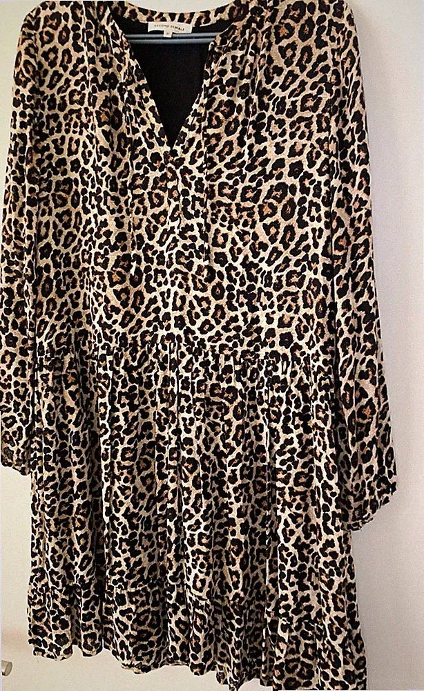 Modisches Second Female Kleid kurz Leo braun/ beige , gefüttert Langarm Gr. M