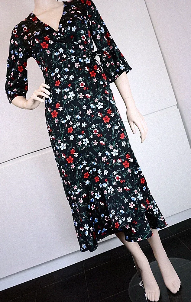 MONKI Damen Kleid Wickelkleid Boho Tunika A Linie Trend Geblümt Gr 38 wie NEU