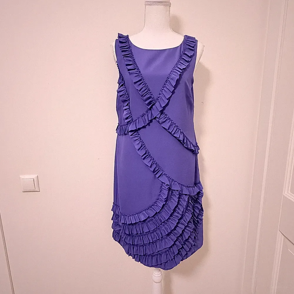 Monsoon Kleid UK12 EUR40 Lila Etuikleid Stufen Rüschen Cocktail Ärmellos Special