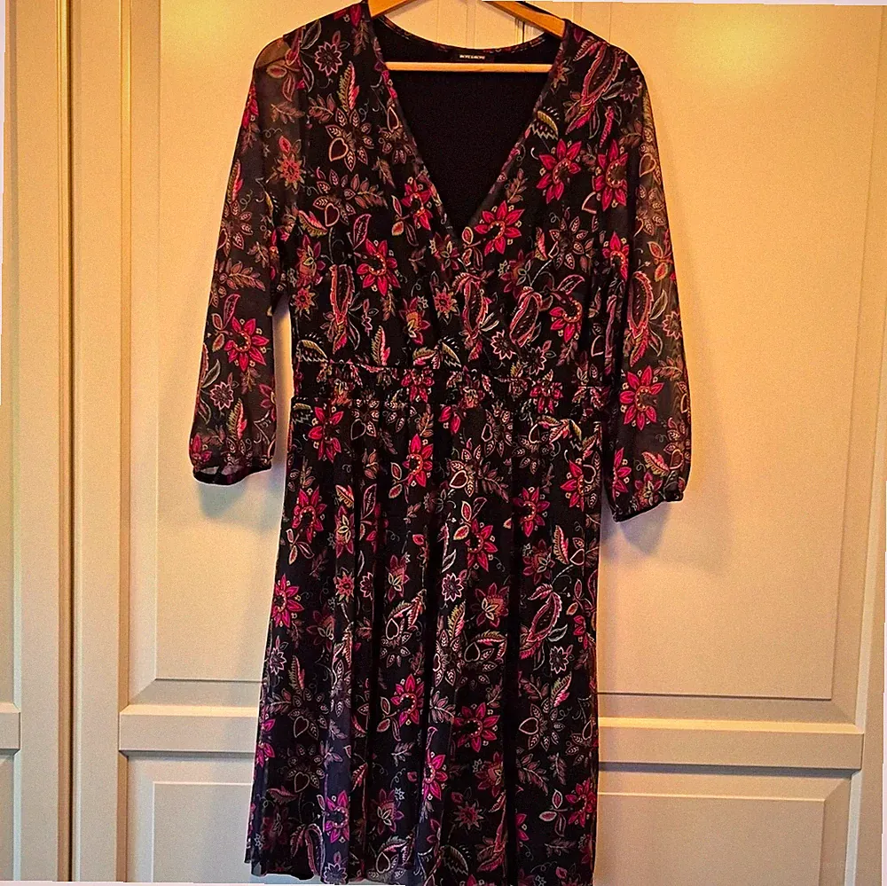 Halbärmliges Hochzeitsgastkleid