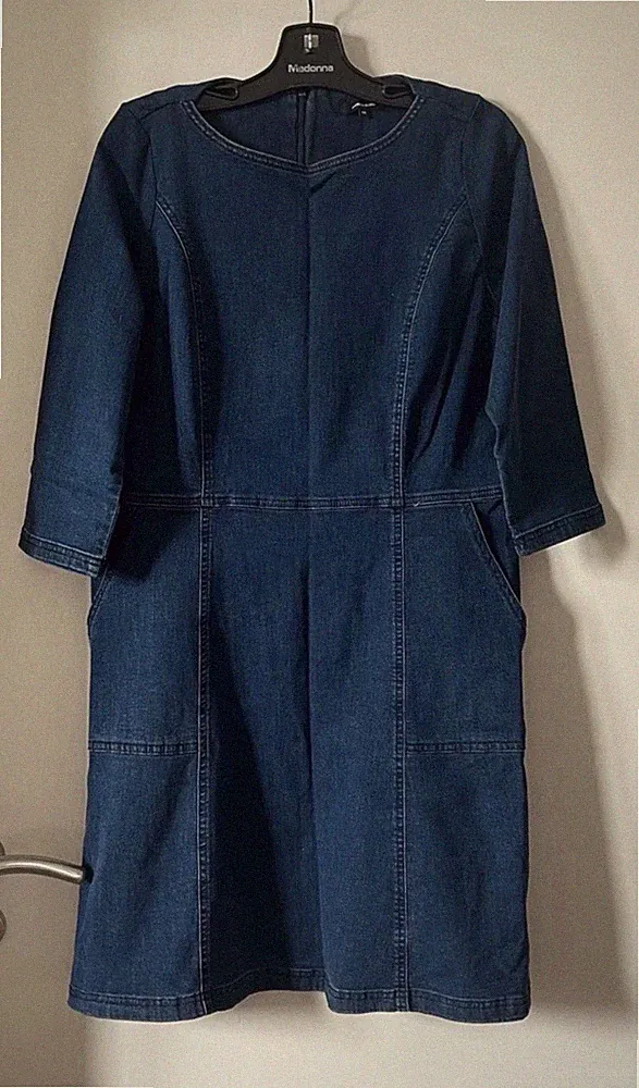 MORE & MORE Damen Jeanskleid Gr. 44 blau Denim 3/4 Ärmel knie Etui Taschen RV