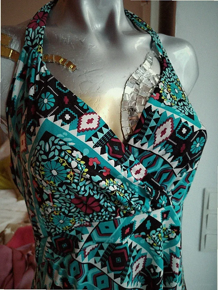 Neckholder A Linien Kleid Mit Weitschwingendem Zipfelrock Wunderschön Gr. L