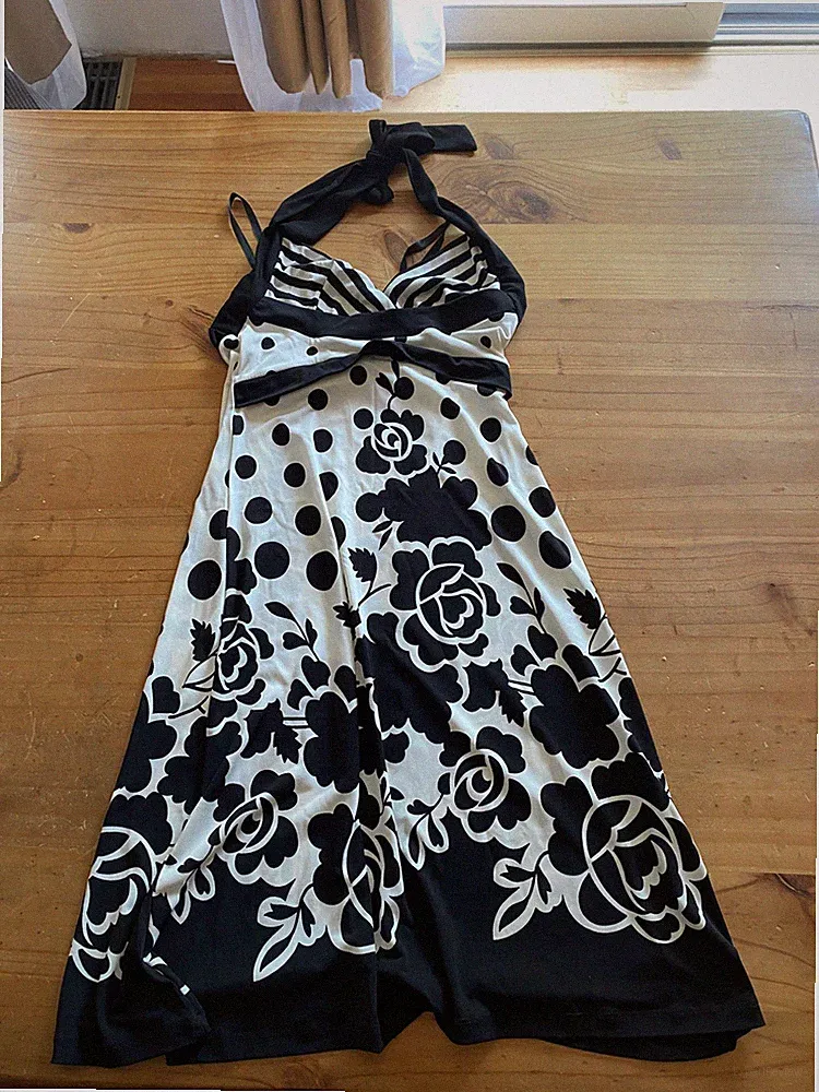 Neckholder Kleid Größe 34, Weiß mit schwarzem Blumenmuster
