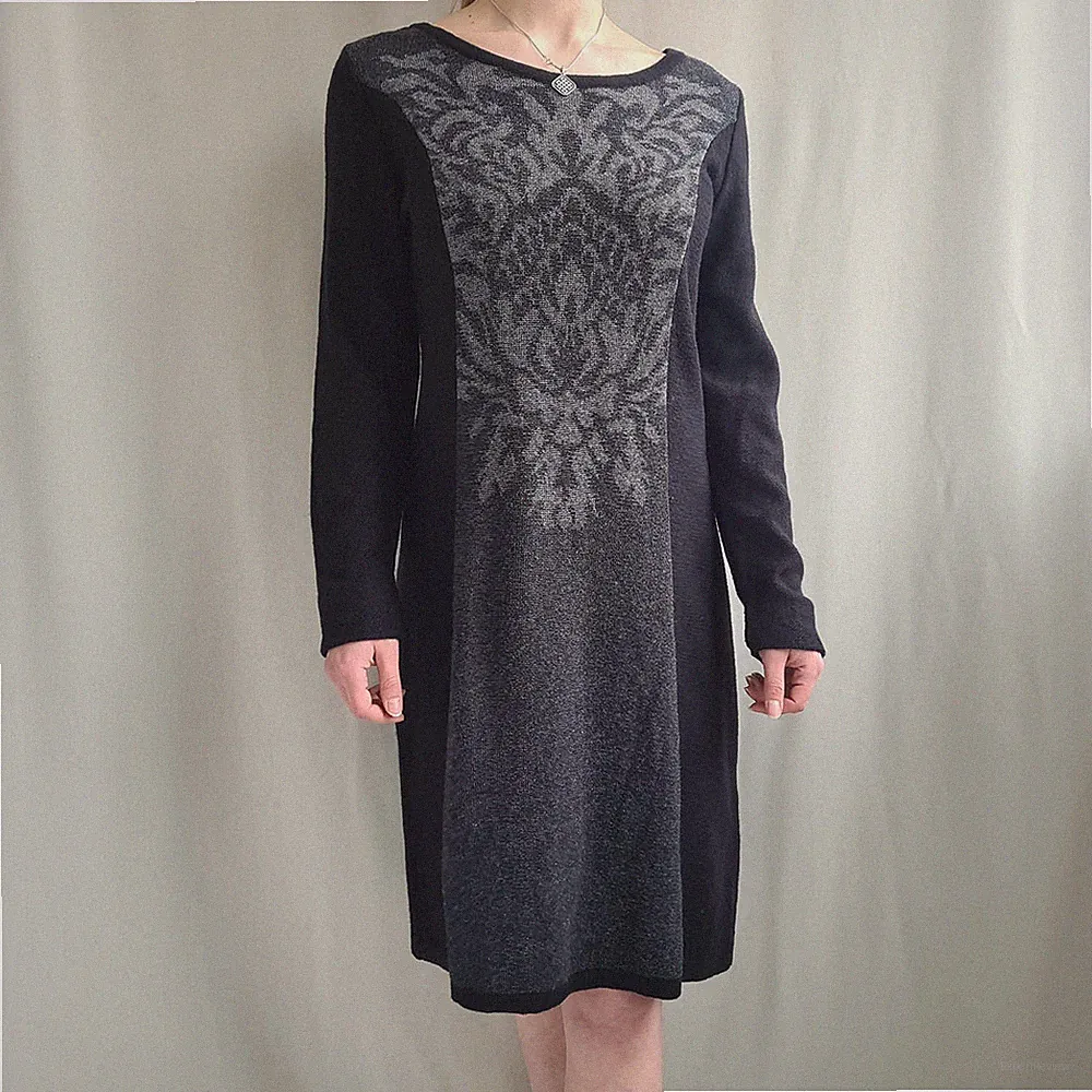 Neu! Backstage by Oska Damen A-Linie Kleid Größe M Langarm Knielang Schwarz