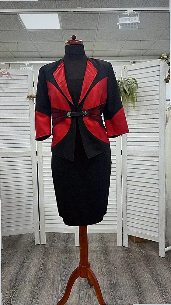 NEU ELEGANTES ETUIKLEID MIT ROT-SCHWARZEM BLAZER – KLASSISCH, MODERN & FESTLICH