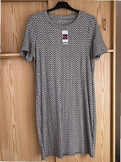 NEU ** Kurzarm-Kleid Gr. 40/42 schwarz-weiß gemustert " Liberty * mit Etikett