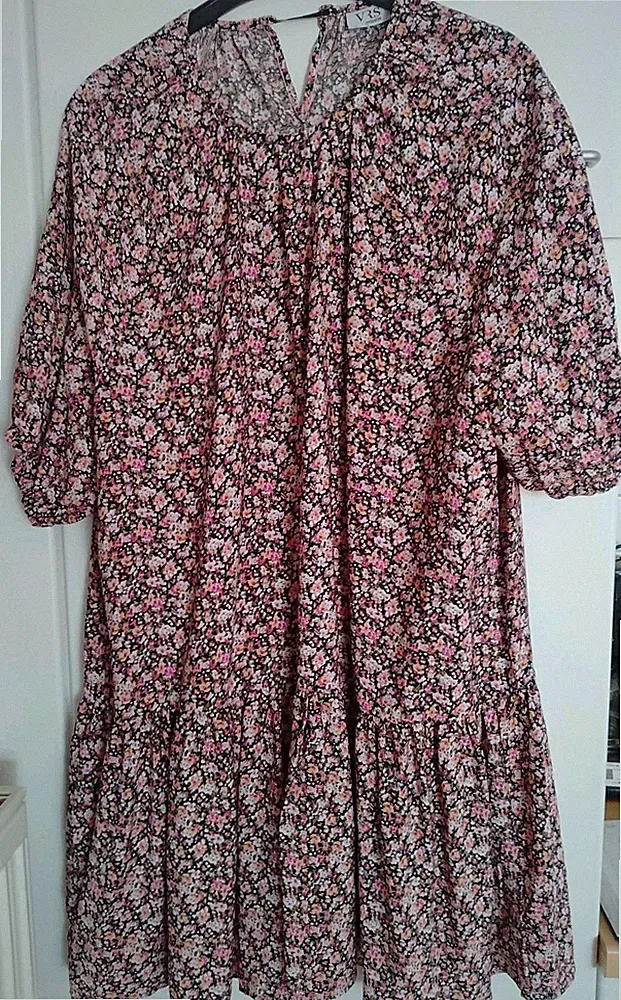 NEU Luftiges Sommerkleid Kleid Gr. XL/50/52 VRS Woman/Dänemark Hängerchen Blumen