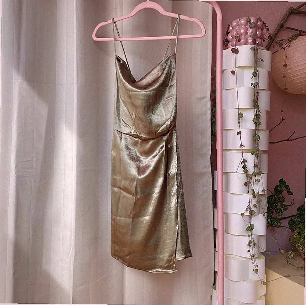 Neu mit Etikett Gr. S wunderschönes Abendkleid in salbei Hochzeit Hochzeitsgast