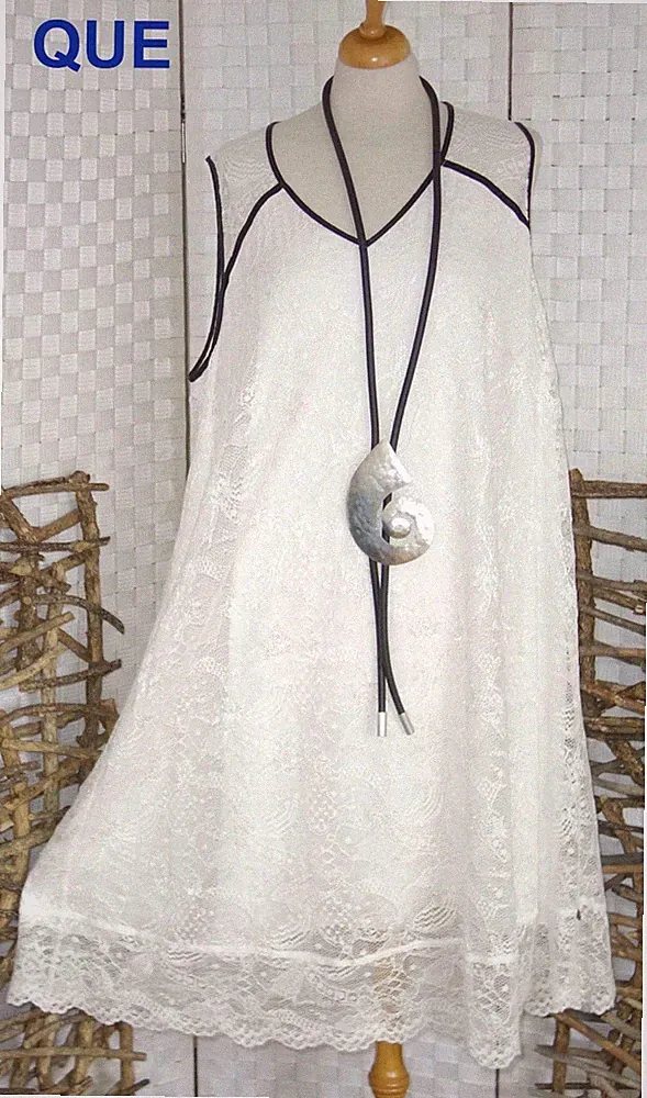 NEU QUÉ - Denmark Designer KLEID Gr. 46 OFF WEIß Spitze A Linie EMBLEM