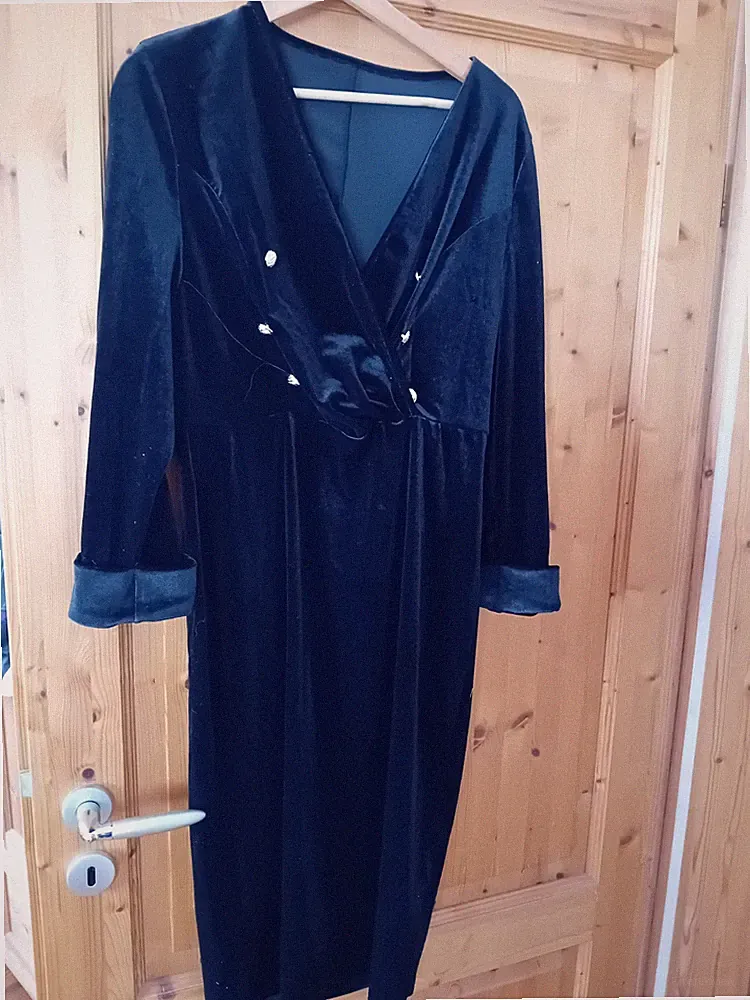 Neu: Samtkleid