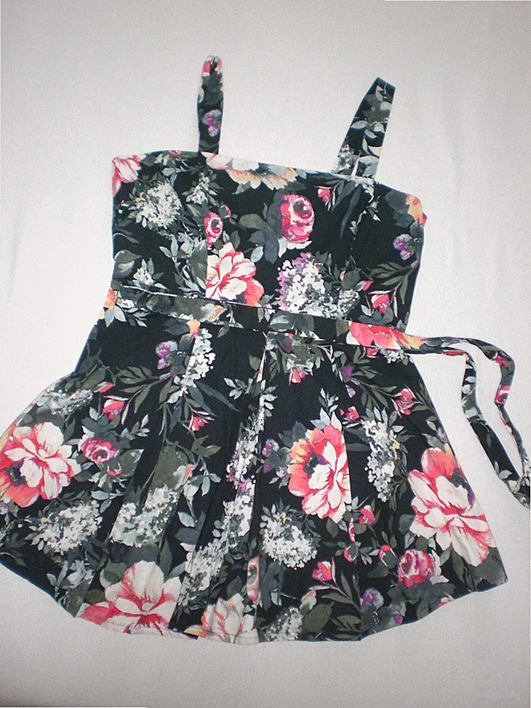 NEU Sommerkleid Kleid, Schwarz-Bunt. Größe keine Angabe. Etwa 38 bis 44