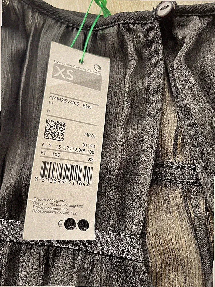 Neues Benetton Kleid für Mädchen. Gr. XS. Keine Löcher oder Flecken. Ungetragen.