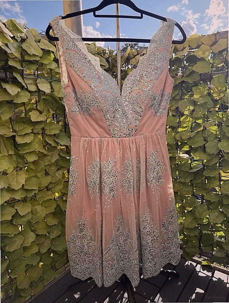 Neues elegantes altrosafarbenes Kleid mit Türkiser Spitze von Vera Mont, Gr. 36