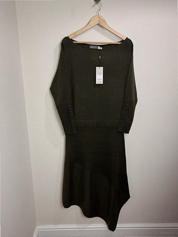 Neuwertiges Midikleid Samt khaki grün Gr. L Fledermaus Schlitzausschnitt assymetrisch UVP 130£