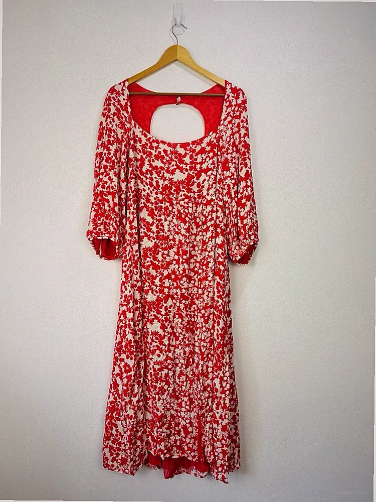 Neuwertiges Samtkleid Damen Gr. 16 rot weiß geblümt Midi Puffärmel Schlitz gerafft