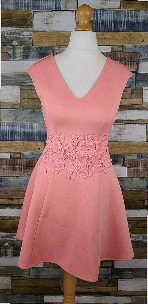 New Look Skaterkleid korallenrosa UK 10 Spitze Taille Hochzeit Gast Party V-Ausschnitt
