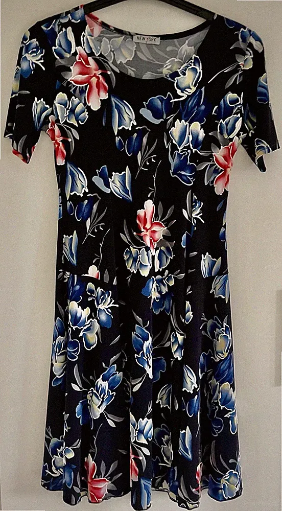 New York Damen A-Linien-Kleid Blumenmuster schwarz/bunt Kurzarm knielang