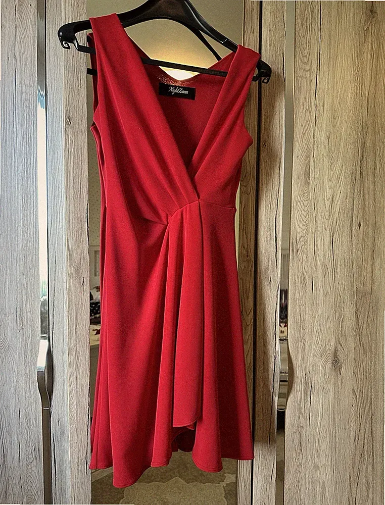 NightZoom Damen A-Linien-Kleid XS/S rot unifarben V-Ausschnitt ärmellos Falten