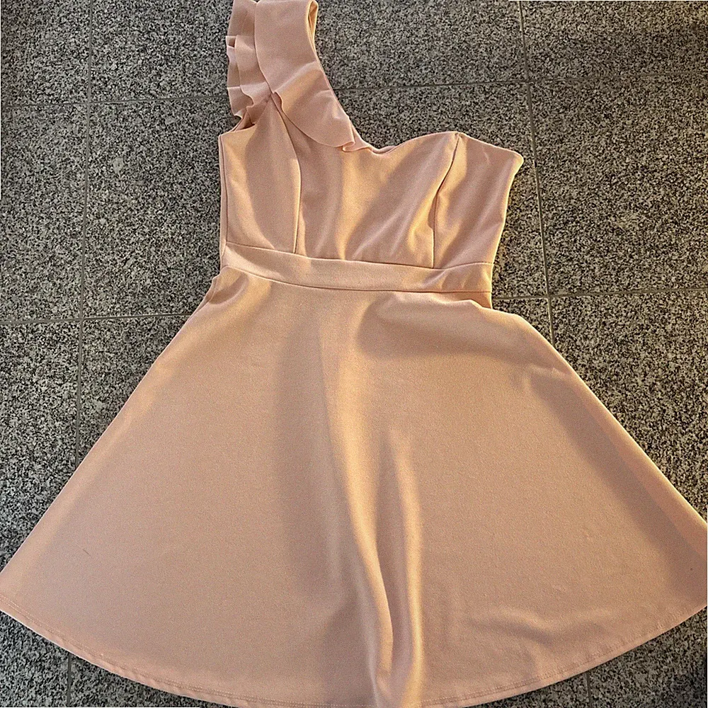 One Shoulder Kleid Rosa A Linie Rüschen L Reißverschluss Stretch Gr. L