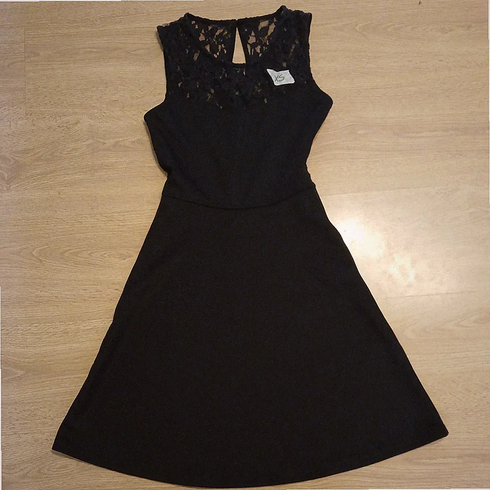 Only ärmelloses A-Linien-Kleid, eleganten Oberteil aus floraler Spitze Größe XS