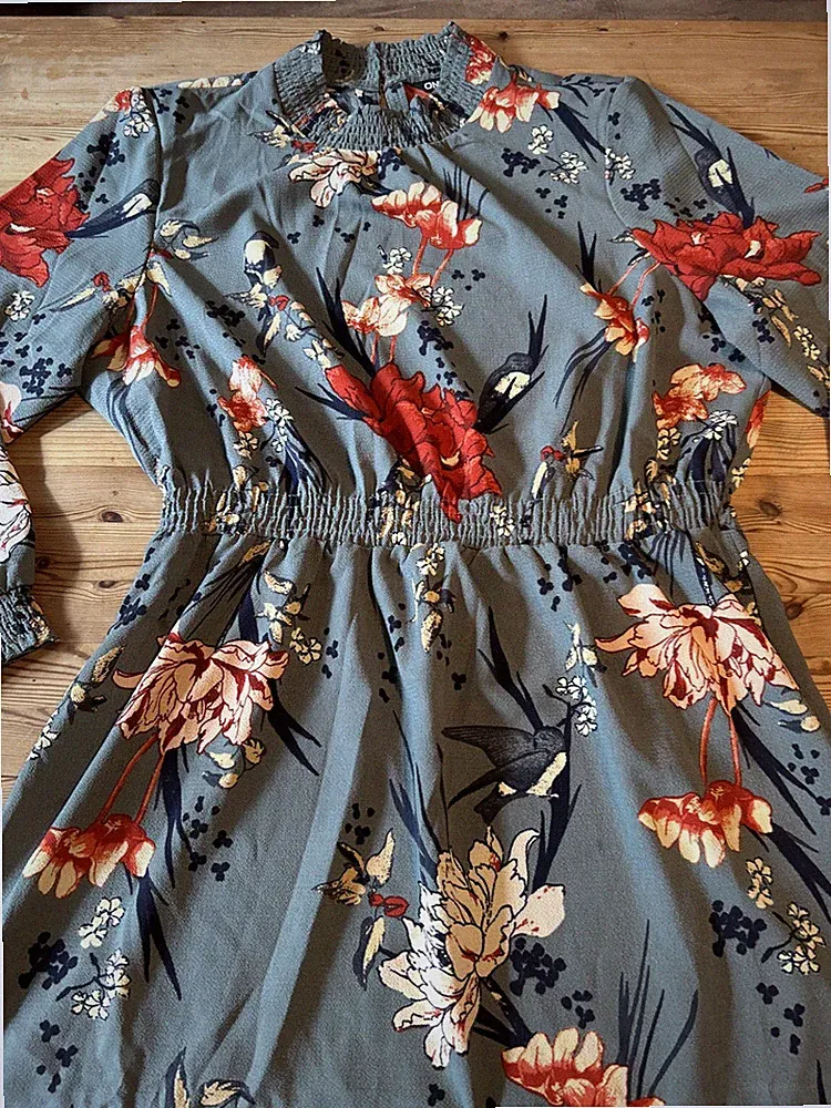 Only Kleid 46 Grau Rote Blumen Stehkragen Halblang Tailliert Bequem Neu!!!
