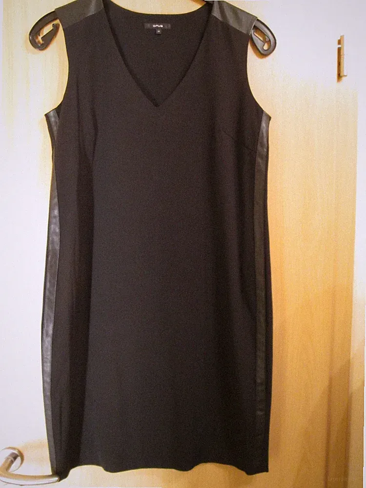 OPUS Damen Etuikleid Schwarz ärmellos mit Lederimitat-Streifen - Gr. 36 - NEU!