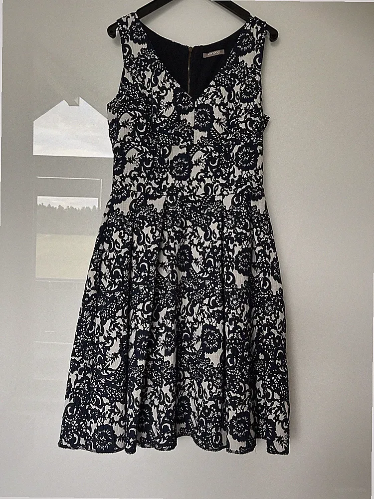 Orsay Damen Kleid Blau Weiß Gr. 36 A-Linie V-Ausschnitt Gemustert