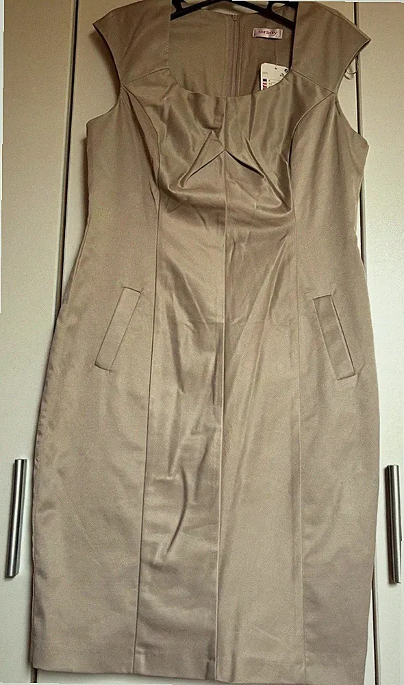 Orsay Etuikleid Gr. 40 Satin Beige U-Ausschnitt Kurzarm Reißverschluss Taschen