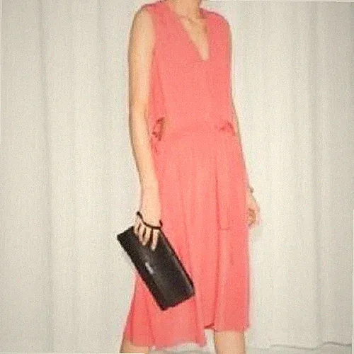 &Other Stories Midikleid aus Viskose mit V-Ausschnitt, Taille Cut Out, Korall...