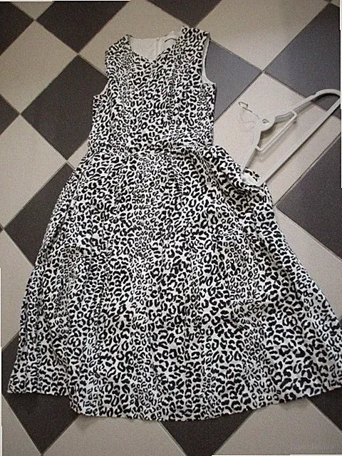 OUI,schickes Kleid Medi mit Taschen,Gr.40,Brustw.52cm.,L-116cm.