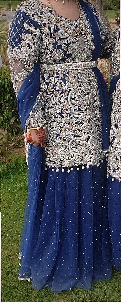 Pakistanisches Hochzeitsgast/Brautkleid, dunkelblau mit silbernen, gold/kupfer Akzenten