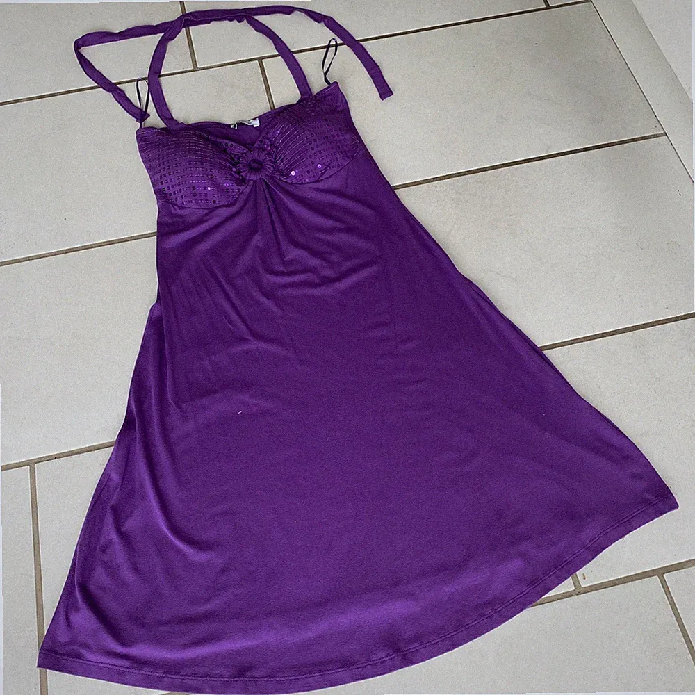 Partykleid Gr 38 C&A yessica mit vollständigen Pailetten auf der Brust