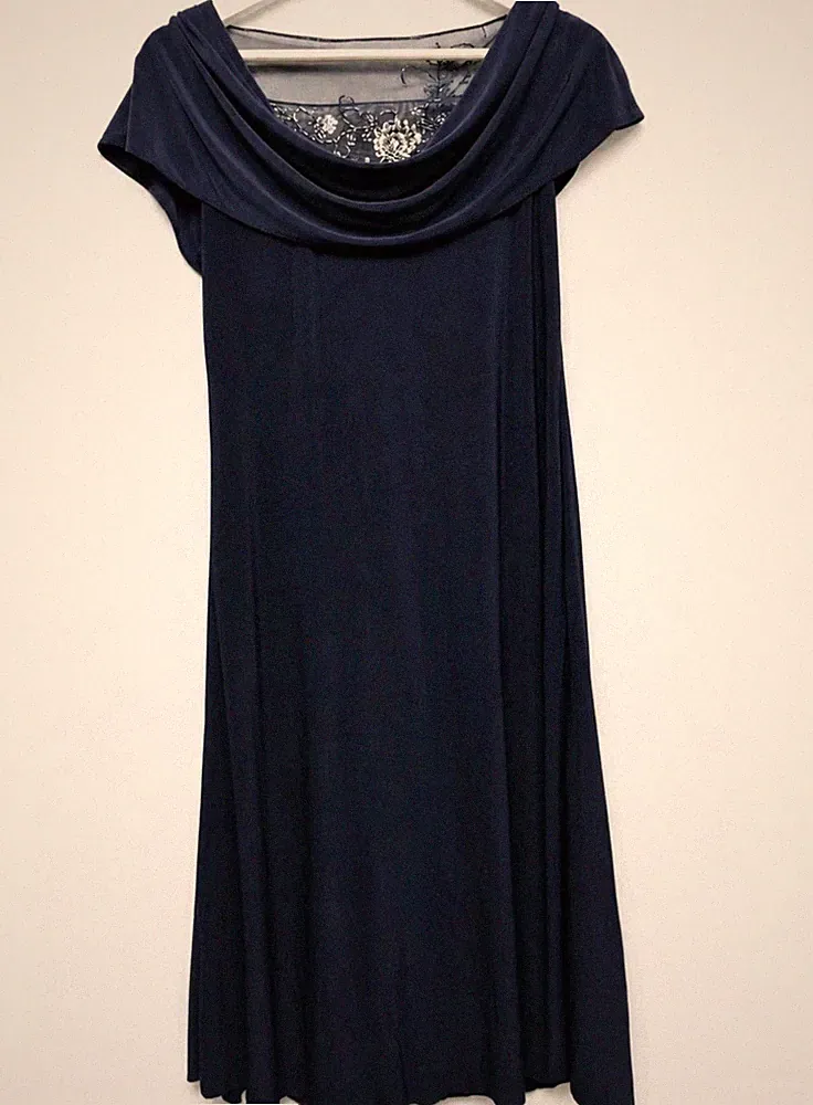 Patra Kleid Größe 10 dunkelblau Hochzeitsgast drapierter Ausschnitt Perlen klassisch
