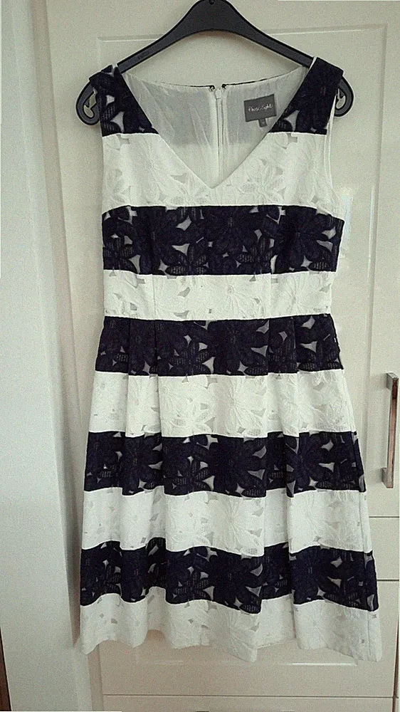 PHASE EIGHT - Gr. 38/40 Tolles Sommerkleid Partykleid mit Spitzen-Blüten