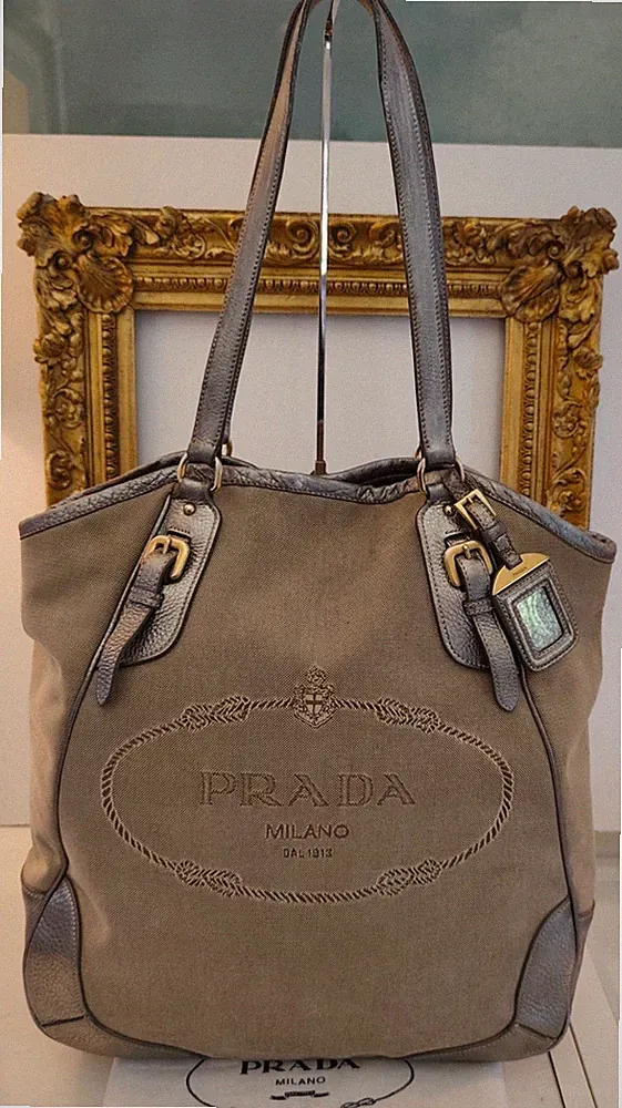 PRADA Shopper Bag Grande Logo Jacquard aus Stoff und Leder Beige Grau Silber