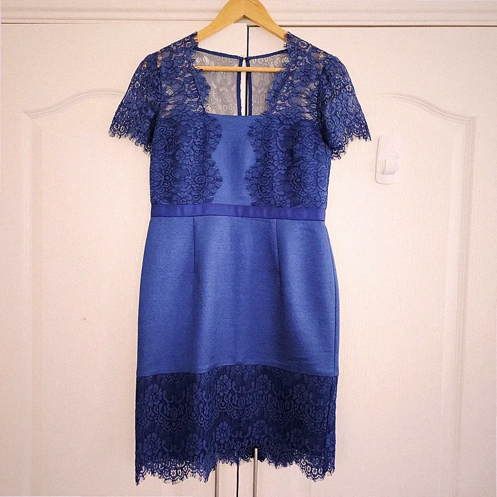 Präzises Damen Spitzenbesatz Abend/Brautjungfer/Anlass Kleid Größe 10 Hochzeitsgast