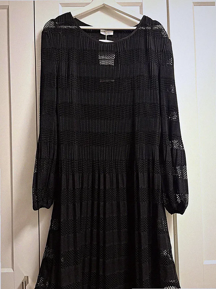Princess Kleid Schwarz Gr. 42 Mesh transparent gefüttert Plissee A-Linie Langarm