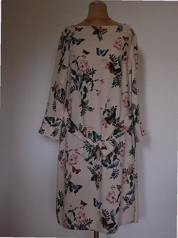 Puderfarbenes Kleid mit 7/8 Arm Blumen Schmetterling Gr. 36 Gr. S H&M wie neu