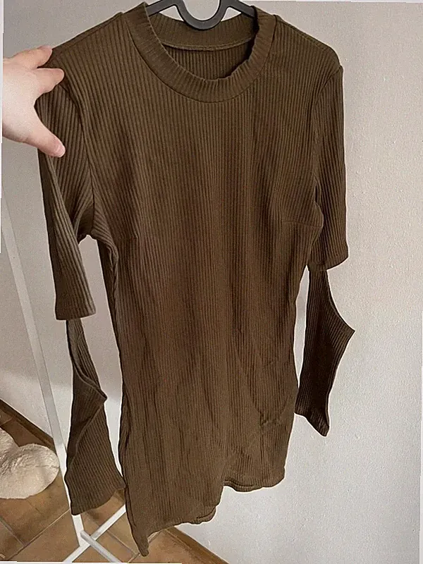 Pullikleid in Khaki mit offenen Ellenbogen
