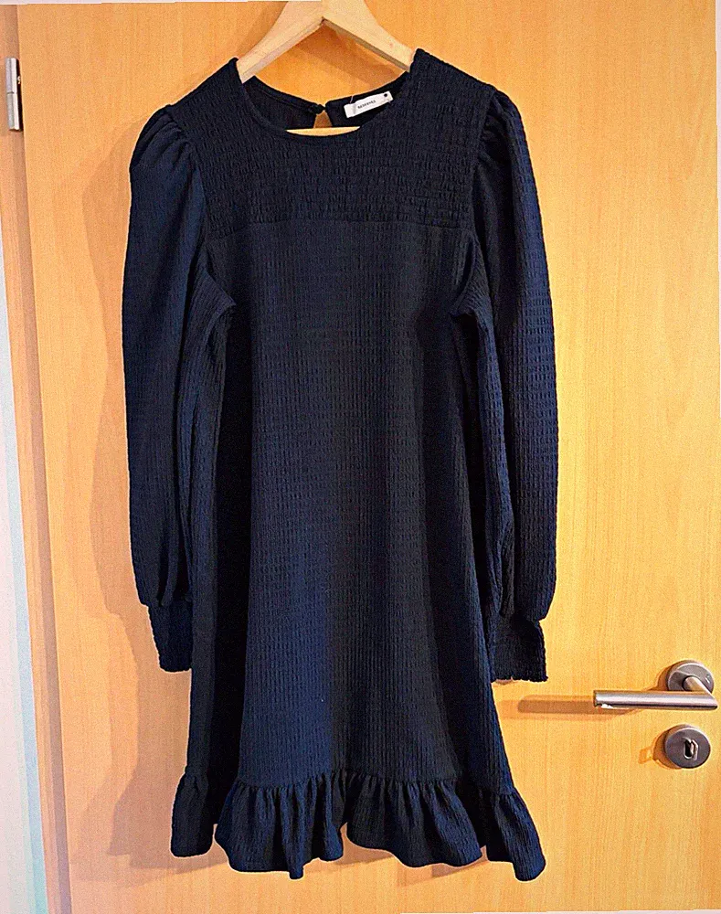 Reserved Damen Kleid Gr. L Normalgröße Schwarz A-Linie Langarm Rundhals Rüschen